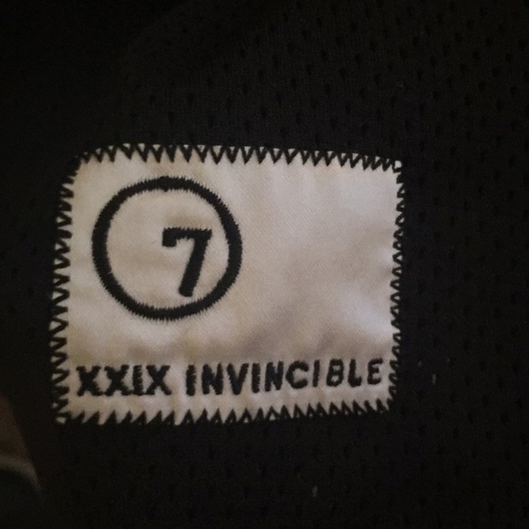 Forever 21 Invincible Jersey shirt - Picture 4 of 4